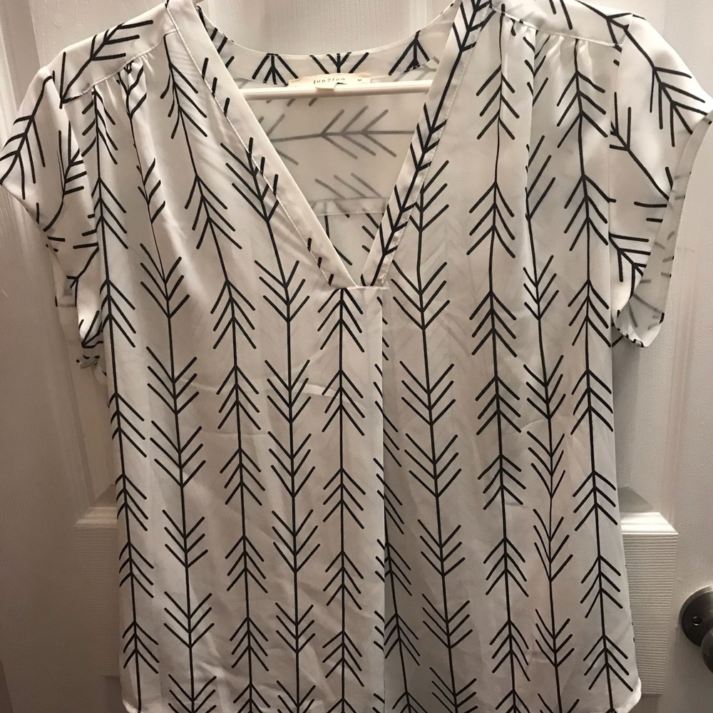 Fun2Fun arrow print top